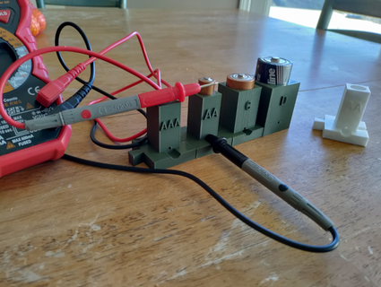 Batterie Inhaber testen Batterien Multimeter gspweim 3d print model - Mito3D