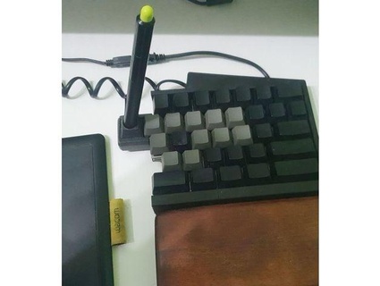 wacom bamboo pen holder uhk izk666 3d print model - Mito3D