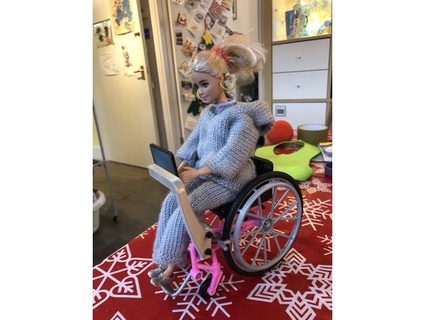 Barbie sedia rotelle ipad montare comunicazione aiuto empyfree 3d print model - Mito3D