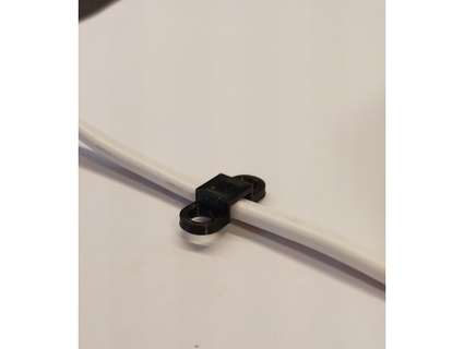 attaché câble 2 0 75 mur Nickigo 3d print model - Mito3D