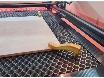 laser honeycomb bed holdfast craignorton 3d print model - Mito3D