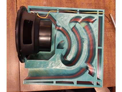 seltsam Tieftöner Lautsprecher Kabinett wirbelndes Gehirn 3d print model - Mito3D