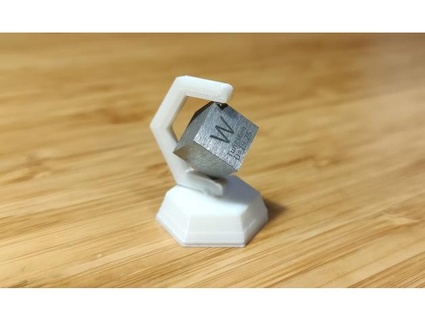 1 cm cube stand nouvilas 3d print model - Mito3D