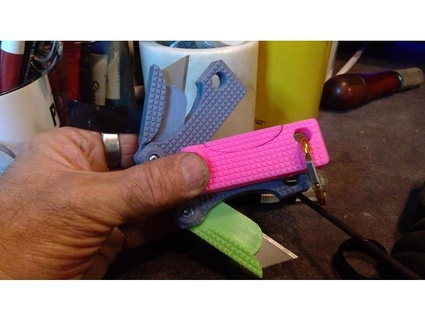 dobrando Utilitário faca edc carabina paracord ciclo fechadura michaelfowler 3d print model - Mito3D