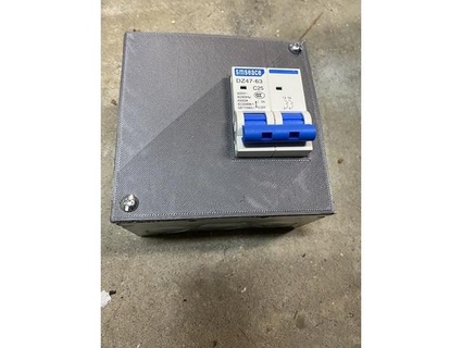 cuadrado caja cubierta carcasa funda estruendo interruptor automático rambú 3d print model - Mito3D