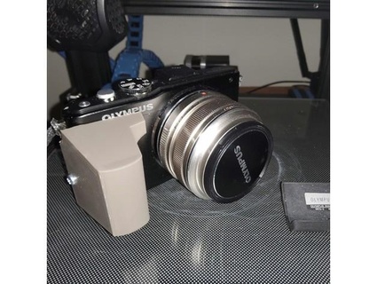 olympus mcg-ish camera grips sudrien 3d print model - Mito3D