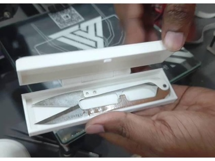 thread cutter case box hinge karankk 3d print model - Mito3D