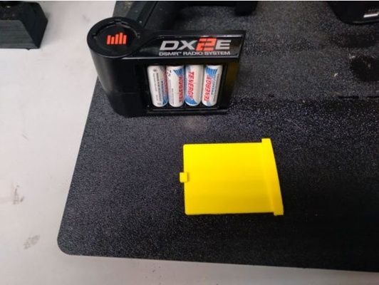 battery cover by bryandishman radio control spektrum dx2e 3d print model - Mito3D