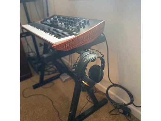tastiera cuffia in piedi by scoomoo audio cuffie titolare supporto magnete magnetico musica pianoforte 3d print model - Mito3D