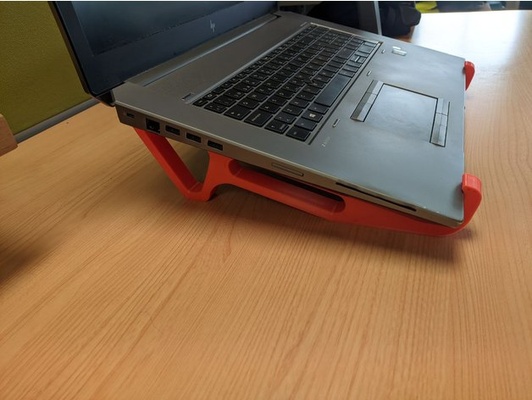 laptop stand 17 zoll by pablozazo zubehör büro organisation 3d print model - Mito3D