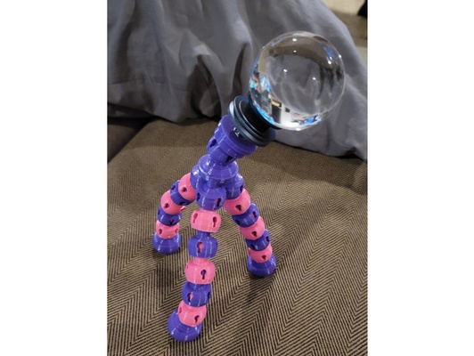 grippy lens ball tripod by phiggysmalls 3d print model - Mito3D