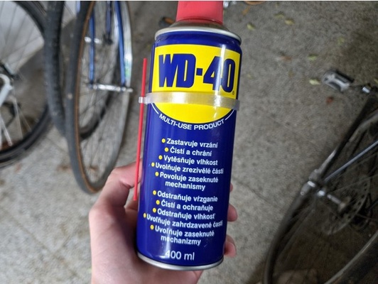 wd 40 400ml tpu cannuccia titolare supporto v2 by fiore 400 ml aggiungi aerosol bottiglia può mod montare montaggio staffa olio squillare sicuro semplice fessura tubo tubulo wd40 3d print model - Mito3D