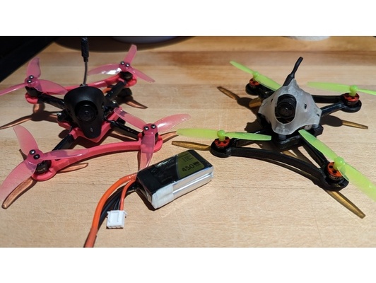 mikro uçan göz çerçeve gölgelik by zzznervt 2s lipo kübik i3 mega betafpv fırçasız fpv kamera binmek yarışçı yarış microdrone kendin yap quadcopter sla 3d print model - Mito3D
