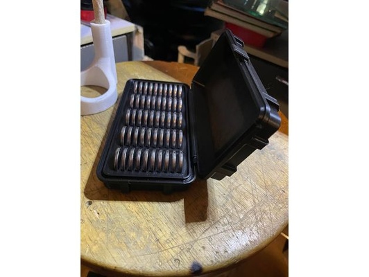 áspero cr2032 bateria caixa by capthowdy126 cobrir bainha suporte bandeja caso armazenamento recipiente 3d print model - Mito3D