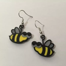 lazy bee earrings 3d printing model - threeding bee jewelry jewellery cute bees earrings 3d print model - Mito3D