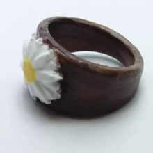 ring embedded daisy 3d printing model - threeding rings flowers embossed daisies 3d print model - Mito3D