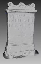 romano piedra votiva 3d impresión modelo trío Roca arqueología mentores 3d print model - Mito3D