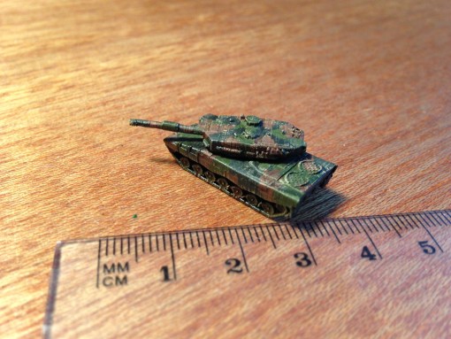 leopard 2a4 - wargaming3d 28mm en miniatura 3D print model - Mito3D