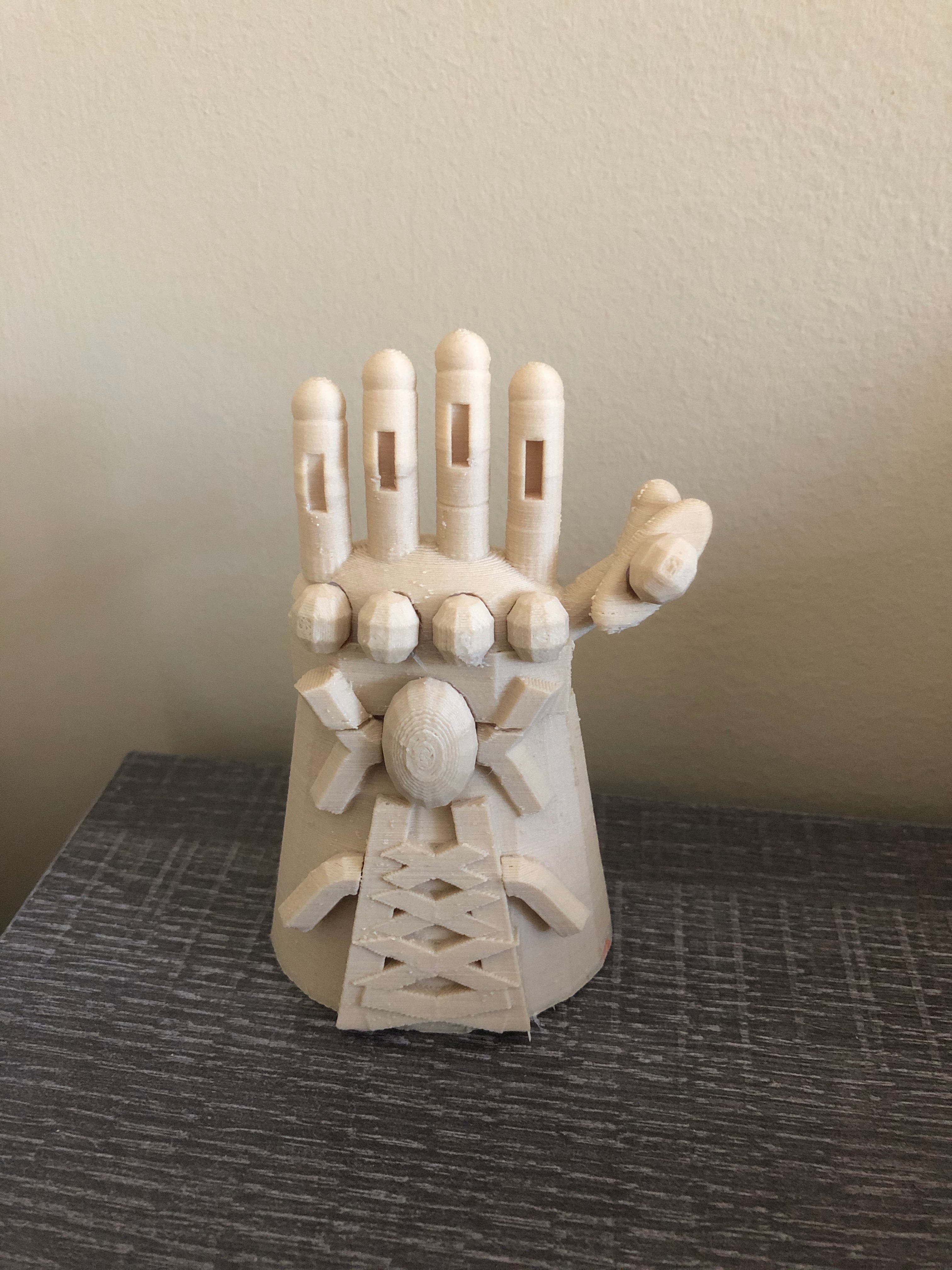 infinity gauntlet los juguetes infinitygauntlet 3D print model - Mito3D