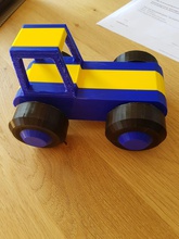 trator brinquedos 3d print model - Mito3D