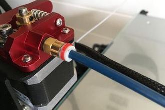 bowden accoppiatore clip Stampante 3d di parti miglioramenti creality cr10 ender bowden-tubo 3d print model - Mito3D