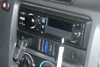 aparelho de som carro din iso tampa da ranhura sd-cartões sua casa usb rádio sd-card 3d print model - Mito3D