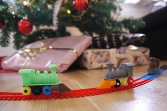 ct treno giocattolo e tracce i giocattoli con il toytrain modello modeltrain la ferrovia ferroviaria le locomotiva loco regalo di natale vacanza fusion360 ultimaker ultimaker2 svezia sverige 3d print model - Mito3D