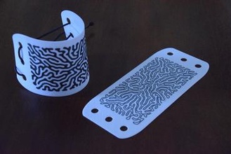 cyber maze bracelet - differential growth fashion accessories math art procedural 3d print model - Mito3D