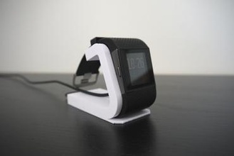 fitbit surge support de bureau gadget active câble charge le chargeur en ordinateur remise forme smart la smartwatch stand surtension 3d print model - Mito3D