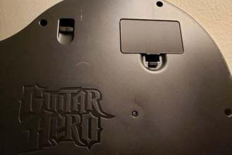 guitar hero controller Batterie-Abdeckung Spiele 3d print model - Mito3D