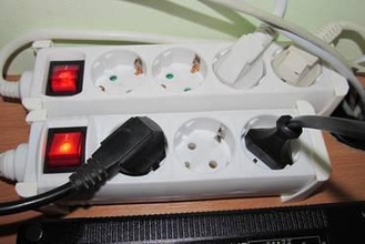 Inhaber powerbord Stromversorgung ultimaker original Steckdose Halter Elektro socket powerboard 3d print model - Mito3D
