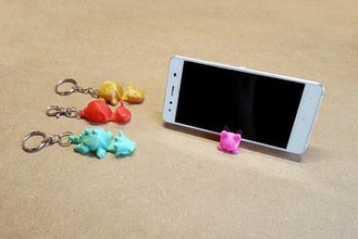 keychain smartphone stand miniatures 3d print model - Mito3D