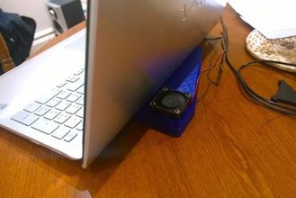 dizüstü bilgisayar soğutma fan 40mm koli stand gadget laptop soğutucu 3d print model - Mito3D