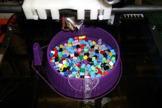 violet tentacule 'shaker' - plus creux les jouets samba shaker 3d print model - Mito3D