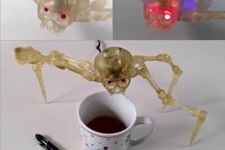 Skullcrawler giocattoli articolato guidato striscia montare lampada luce distanza controllo arduino nano ragno cranio scheletro Halloween scultura lanterna USB batteria decorazione 3d print model - Mito3D