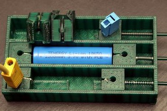 resorte de la batería 18650 jig conectores tipo banana fabricante bricolaje cuna upcycle openscad 3d print model - Mito3D