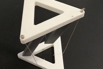 triangulo flotante toys tensegrity tensegridad floating triangle 3d print model - Mito3D