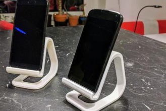 universal phone stand even large phones maker diy smartphone holder 3d print model - Mito3D