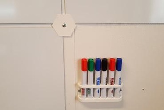 whiteboard montieren andere Ecke die Aussetzung Halterung Montage marker Marker Schule Klassenzimmer office versorgt 3d print model - Mito3D