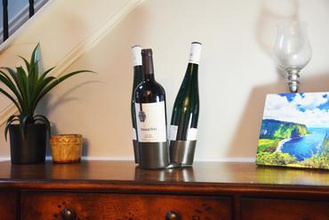 şarap şişesi carousel - 3d baskı kurmak ev dekor yemek 3d print model - Mito3D
